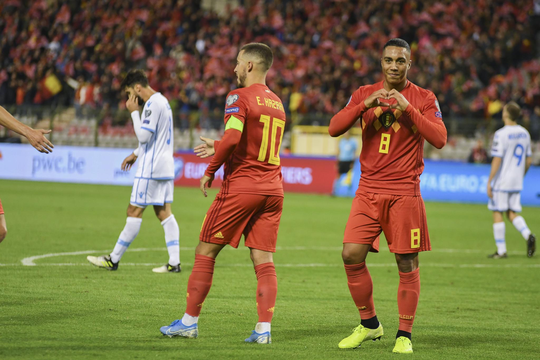 关于荷属安的列斯队在欧洲杯比赛中斗志昂扬的信息