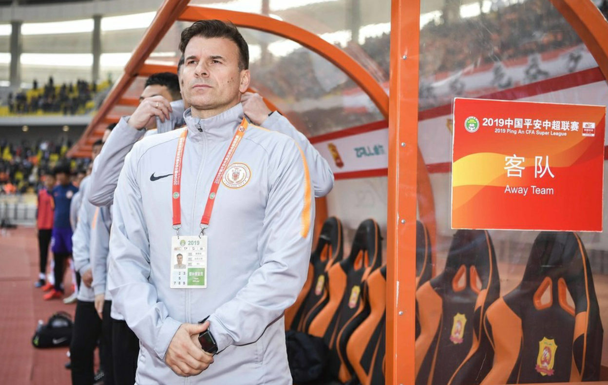 开云体育APP下载-广州富力主场遭大连一方逆转，中超战局变化