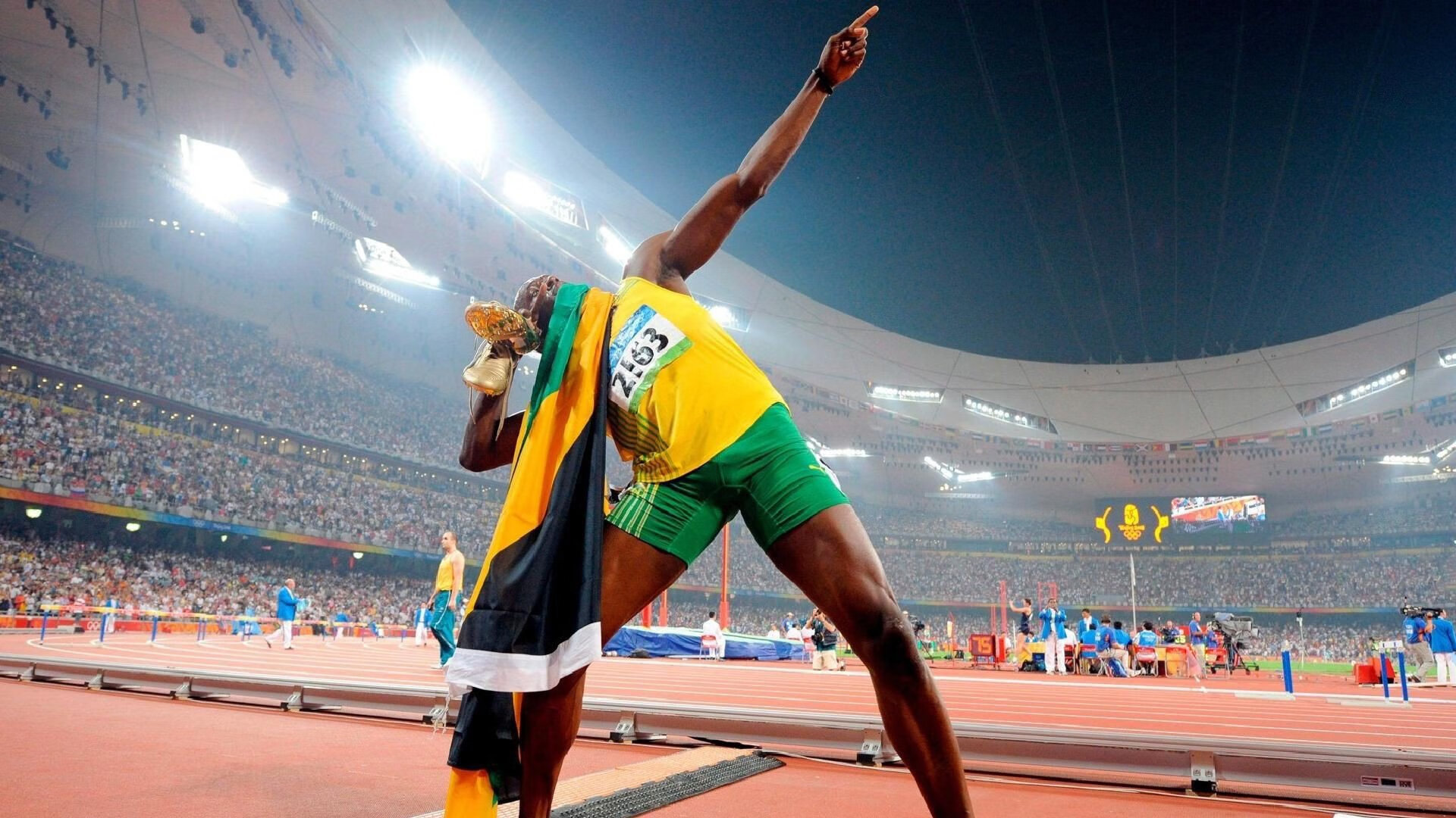 凯尔特人对阵山西队，伦纳德关键回合不手软，诠释巨星本色