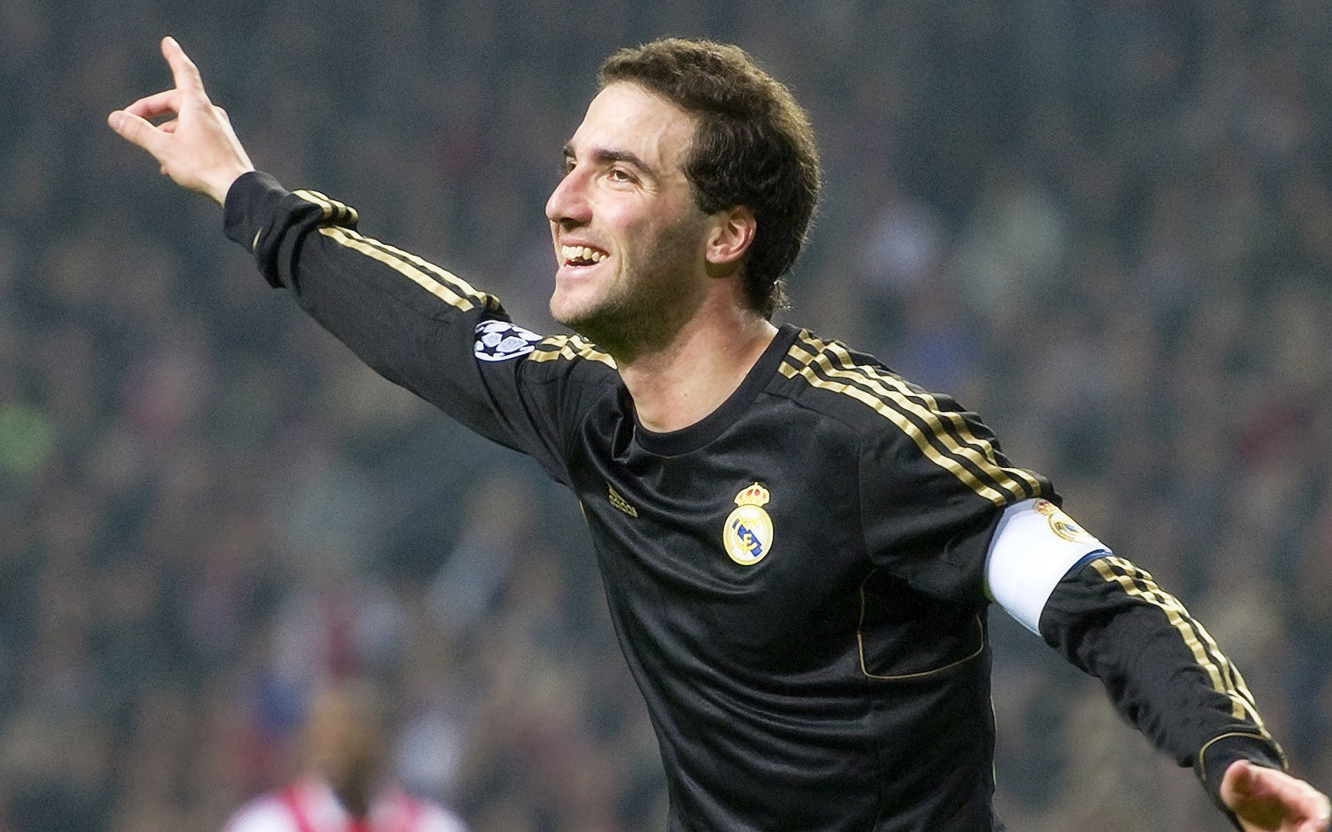 格列兹曼英超争冠接管比赛，几内亚硬仗精神成制胜密码