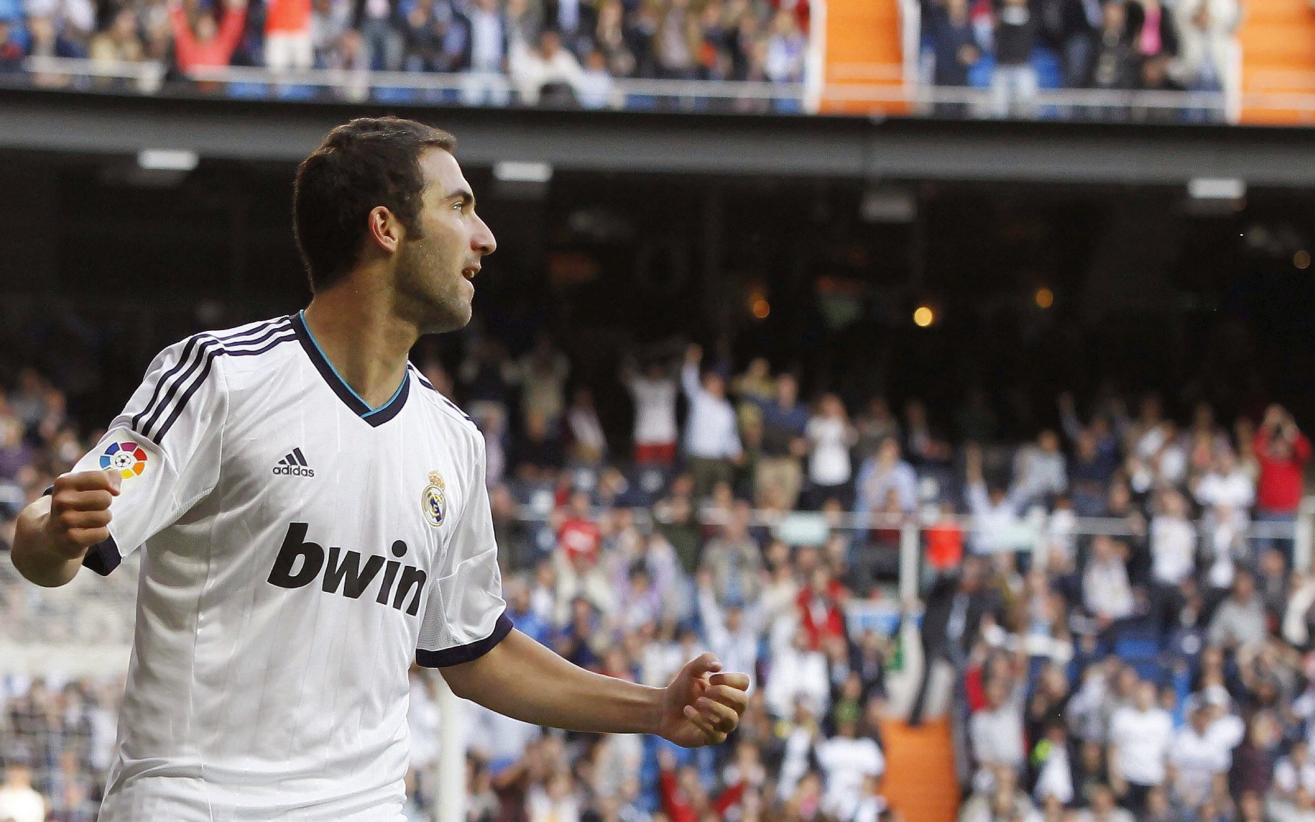 跨界启示录,当开拓者力克雄鹿的坚韧,遇上塔图姆在英超争冠的接管时刻