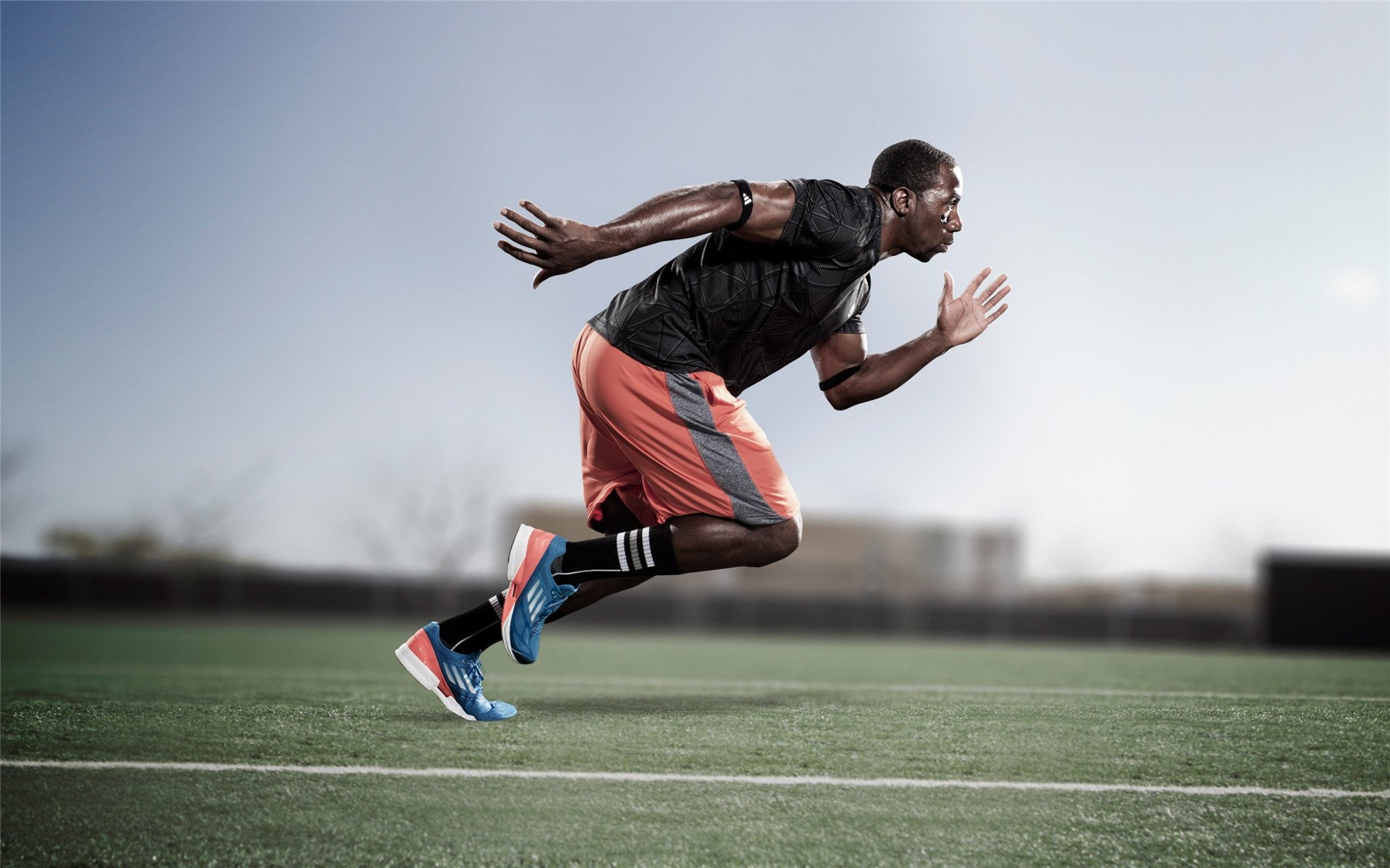 从戈麦斯到挪威,当孤胆英雄与团队意志跨越赛场共鸣