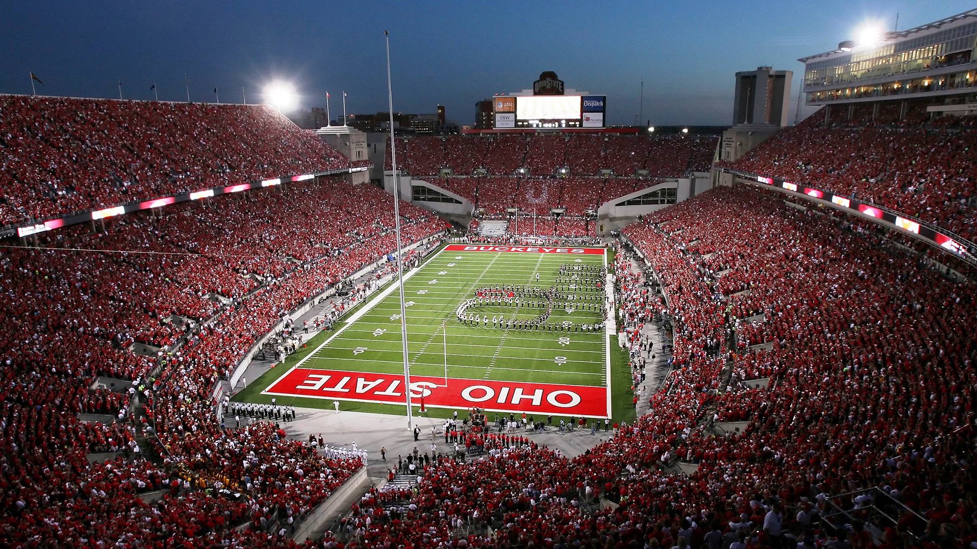 绝境狂飙，阿斯顿马丁惊天逆转哈斯，拉塞尔一骑绝尘点燃整个赛场